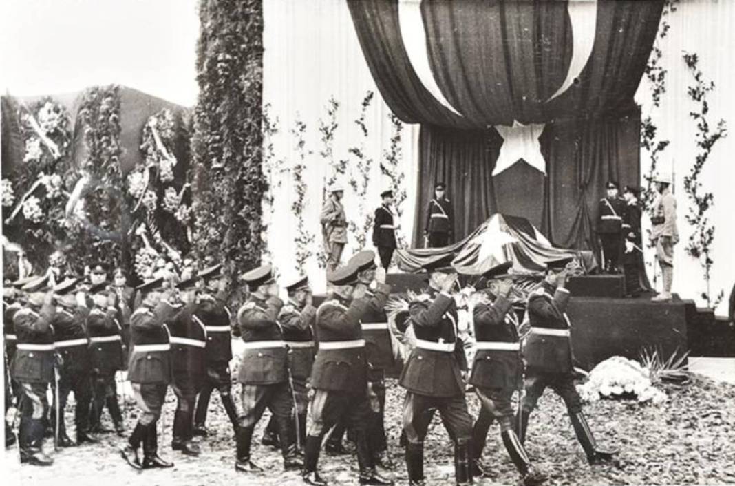 84 yıl önce: Fotoğraflarla Atatürk'ün cenazesi... 5