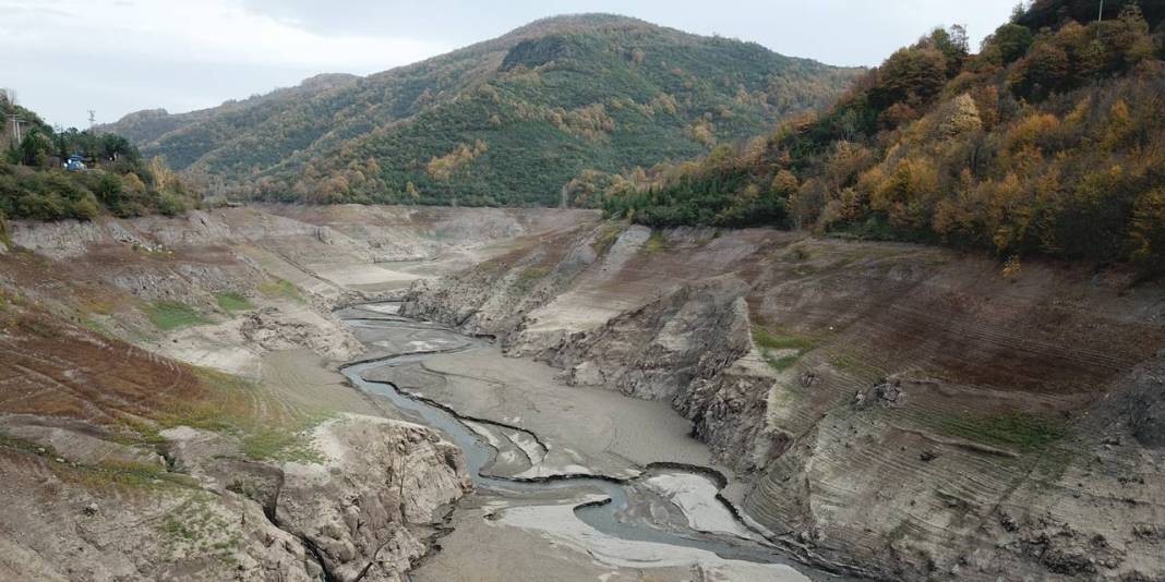 Yuvacık Barajı'nda su seviyesi düşünce eski köprüler ortaya çıktı 4