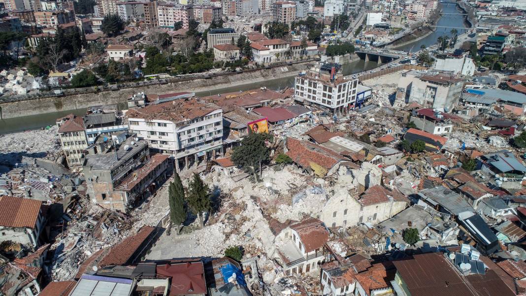 Antakya'daki büyük yıkım dron ile görüntülendi 13