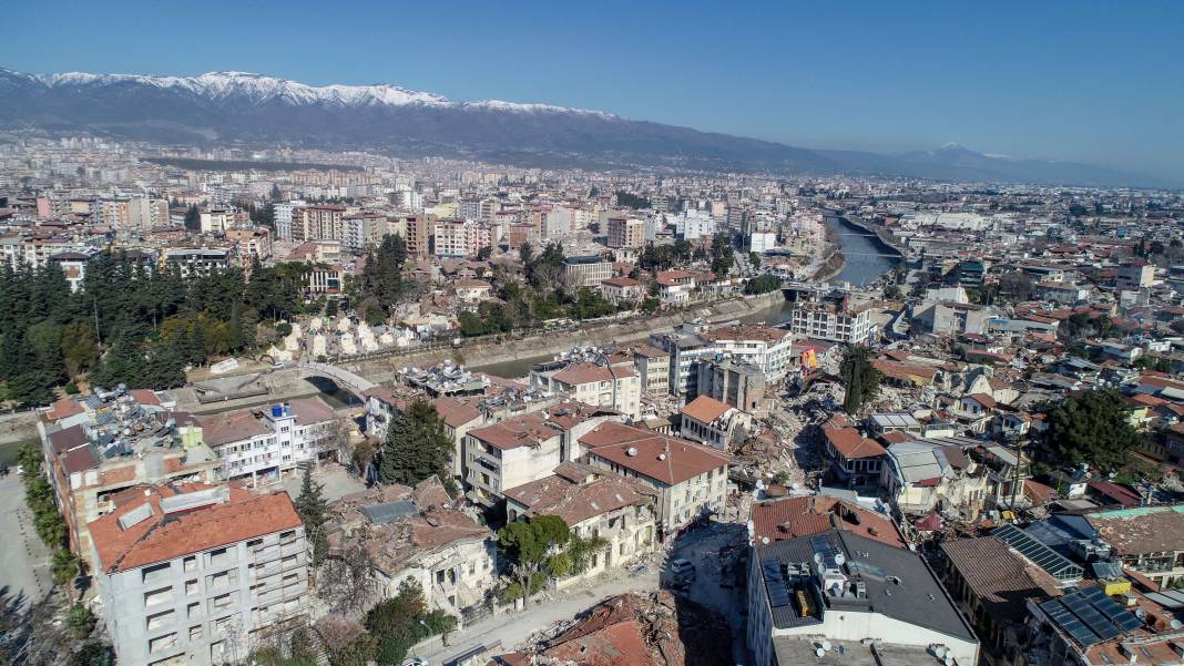Antakya'daki büyük yıkım dron ile görüntülendi 12