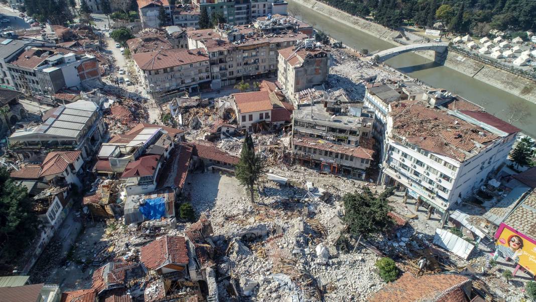 Antakya'daki büyük yıkım dron ile görüntülendi 15