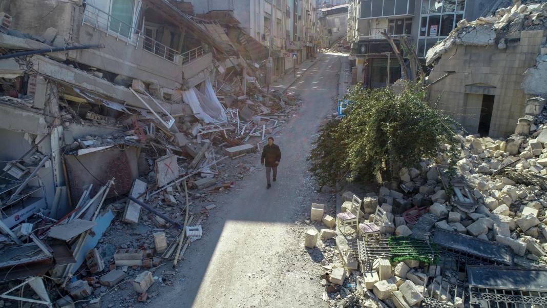 Antakya'daki büyük yıkım dron ile görüntülendi 8