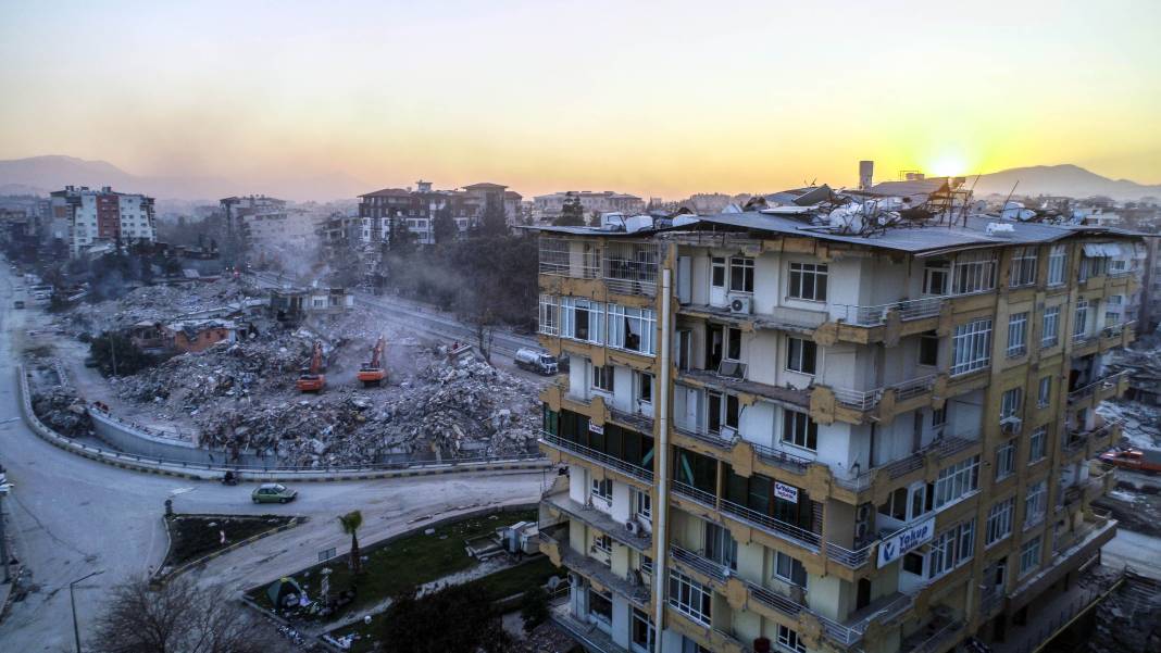 Antakya'daki büyük yıkım dron ile görüntülendi 9