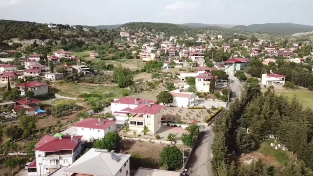 Deprem sonrası dev yarık köylüleri tedirgin etti 5