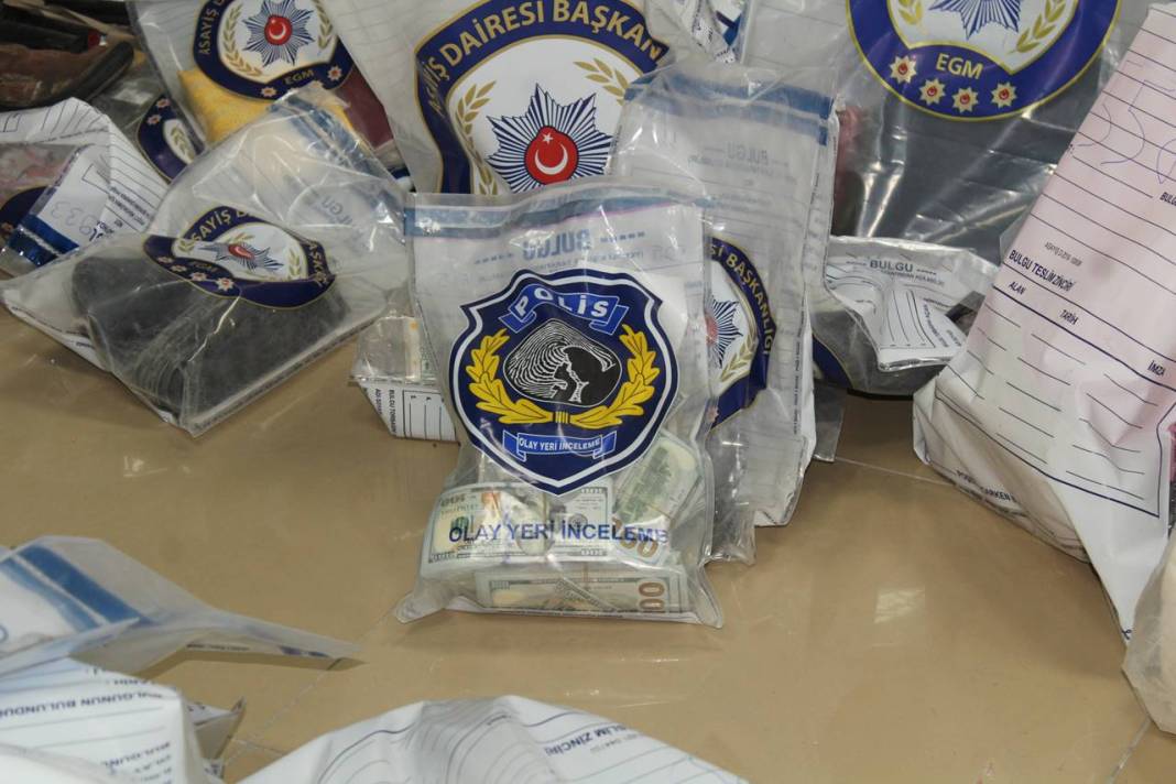 Enkazdan çıkan değerli eşya ve paralar sahiplerini bekliyor 3