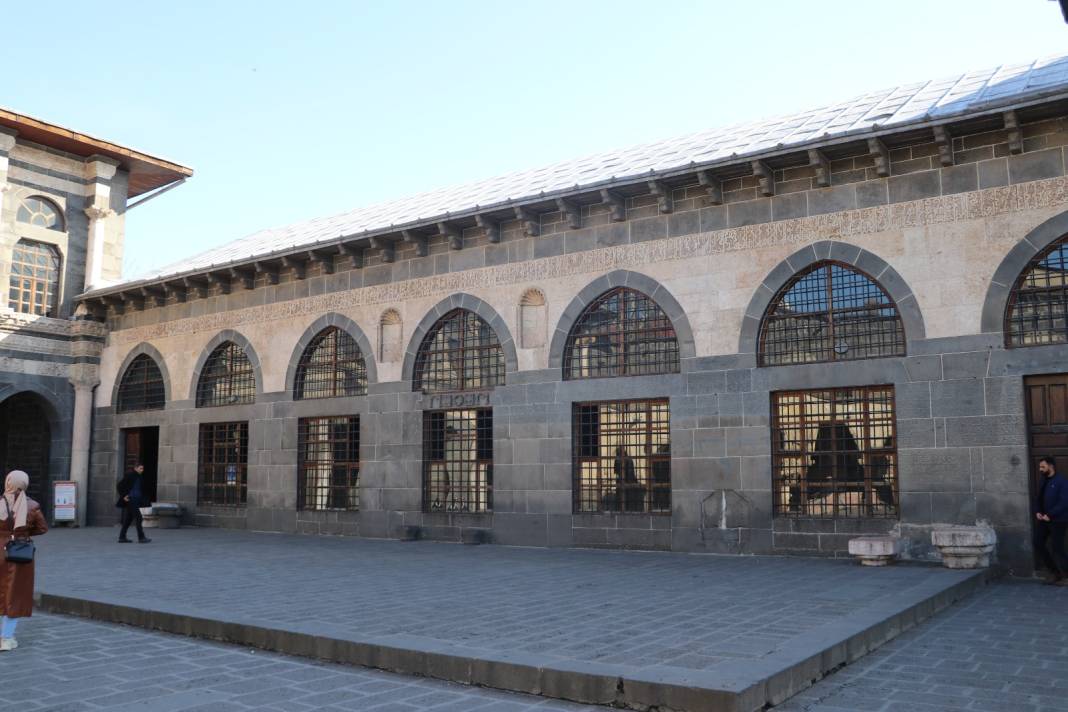 Diyarbakır'daki tarihi yapıların çoğu hasarsız; 'Şimdiki gibi 2 yılda koca binalar dikmiyorlardı' 5