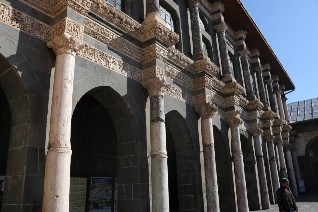 Diyarbakır'daki tarihi yapıların çoğu hasarsız; 'Şimdiki gibi 2 yılda koca binalar dikmiyorlardı' 11