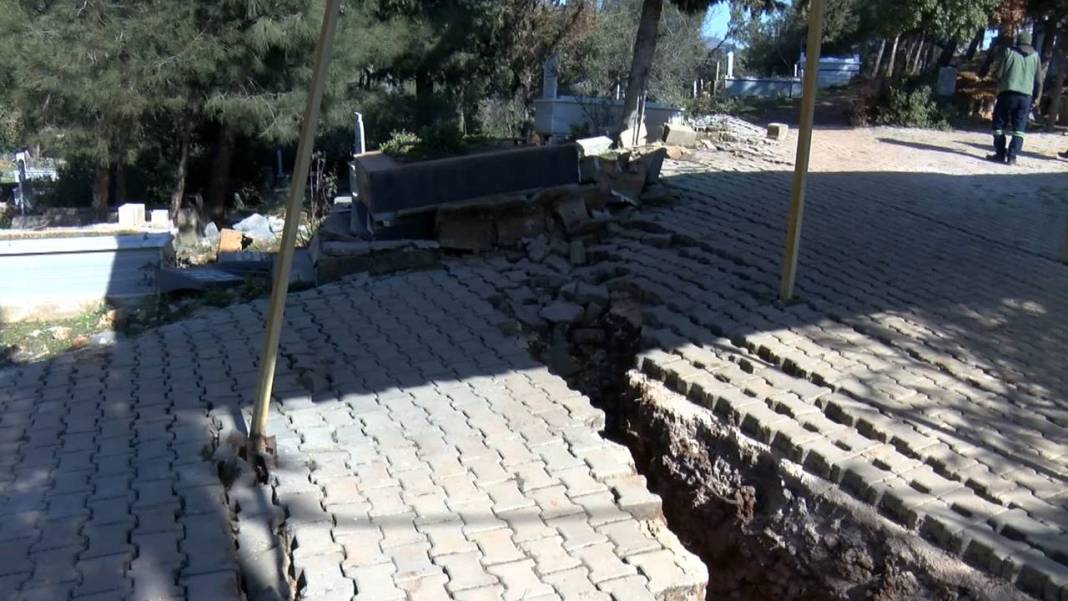 Deprem Gaziantep'te bir köyü 'ikiye ayırdı' 6