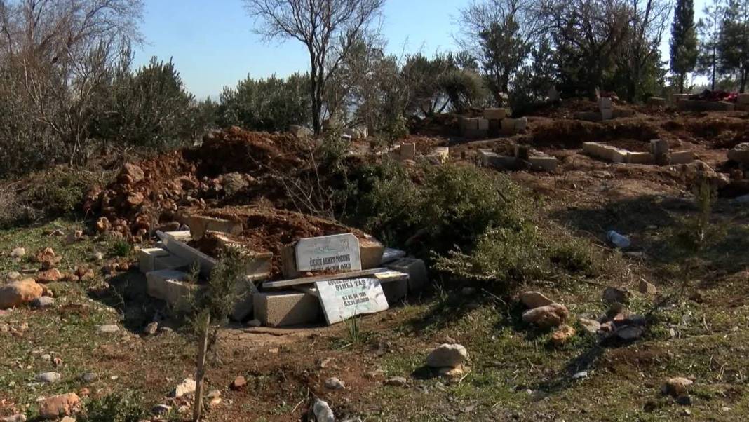 Deprem Gaziantep'te bir köyü 'ikiye ayırdı' 3