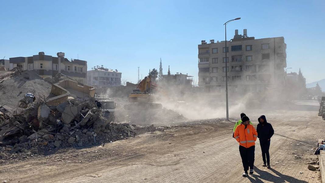 İslahiye'de depremin yıktığı binalar kare kare görüntülendi 9