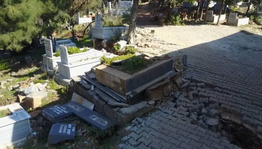 Deprem Gaziantep'te bir köyü 'ikiye ayırdı' 4