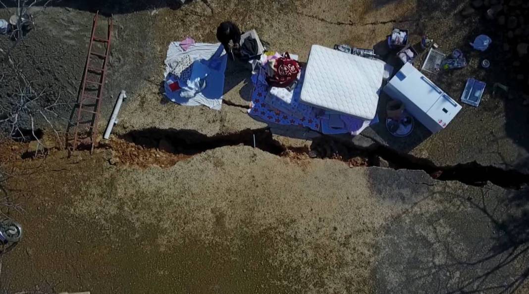 Deprem Gaziantep'te bir köyü 'ikiye ayırdı' 2