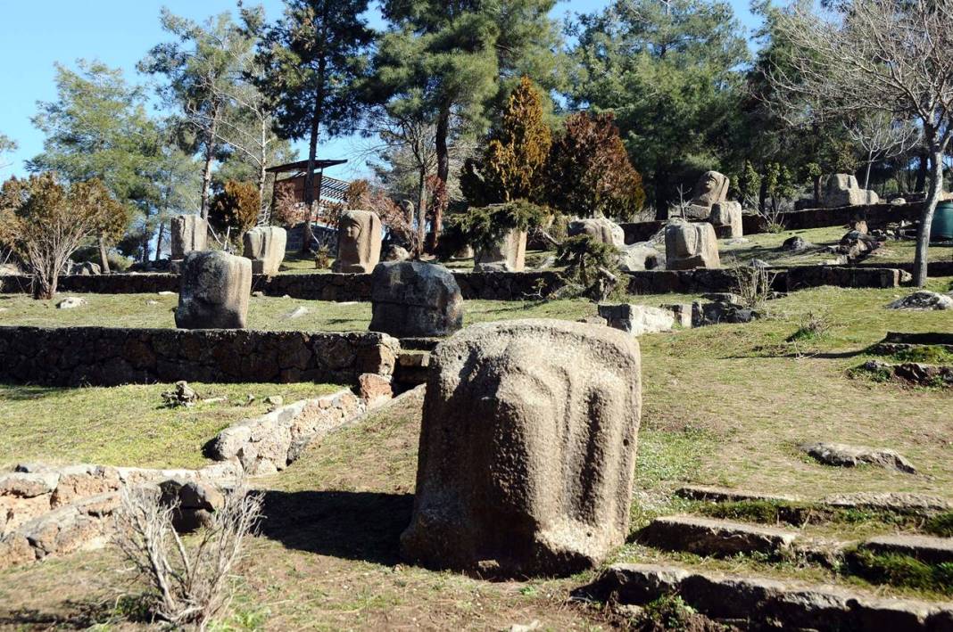 UNESCO listesindeki 3 bin 300 yıllık heykellerde 'çatlak yok' 2