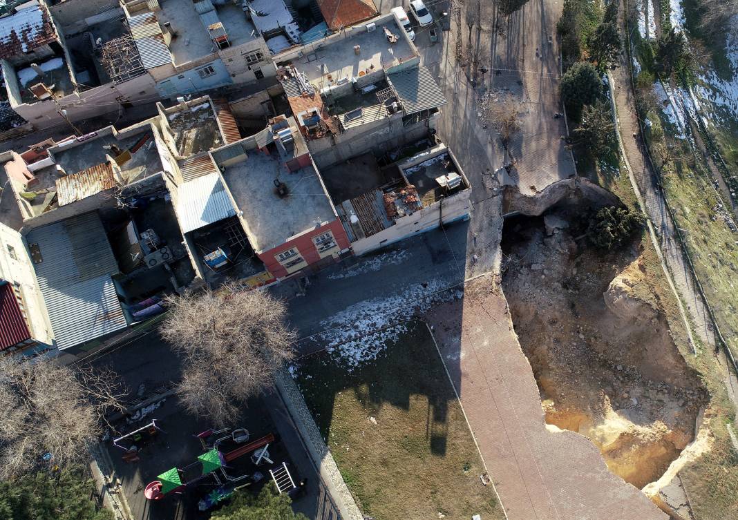 Gaziantep’te depremin etkisi ile 3 dev çukur oluştu 1