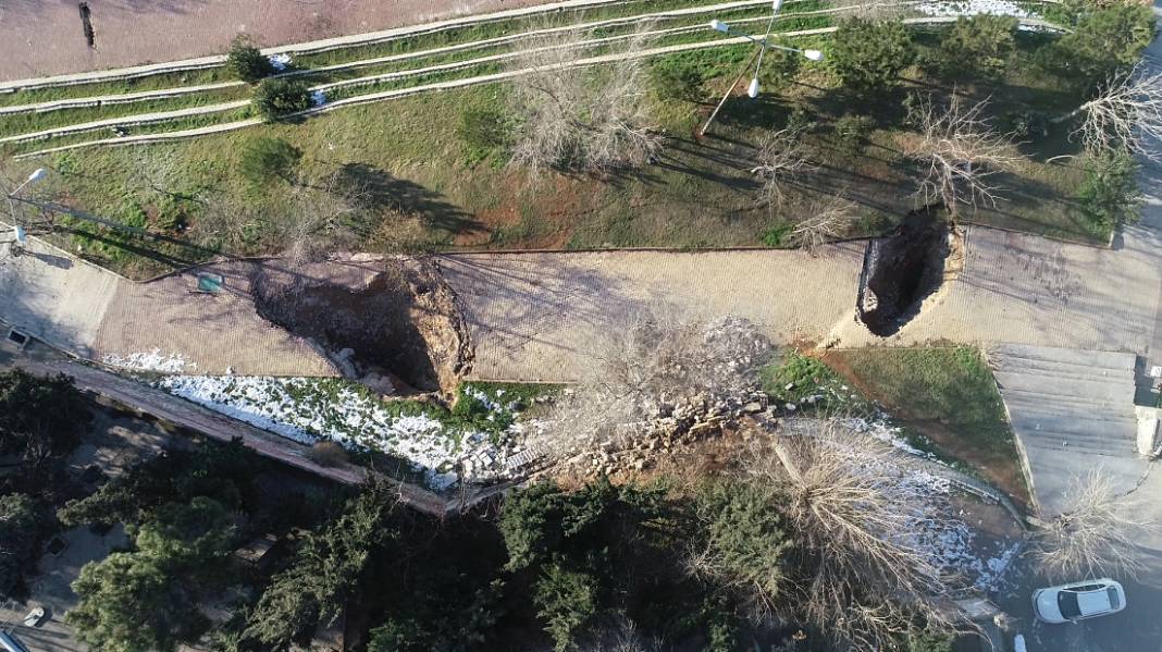 Gaziantep’te depremin etkisi ile 3 dev çukur oluştu 8