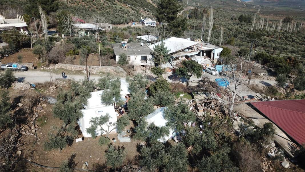 Kırıkhan'da deprem kayaları yuvarladı: Köydeki 49 kişi hayatını kaybetti 1
