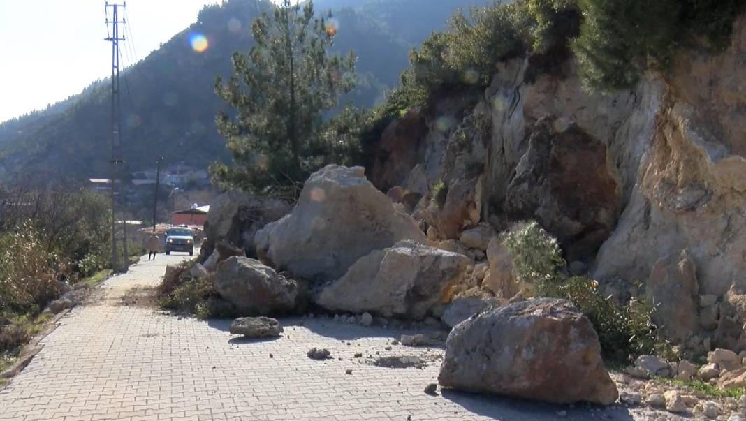Kırıkhan'da deprem kayaları yuvarladı: Köydeki 49 kişi hayatını kaybetti 5