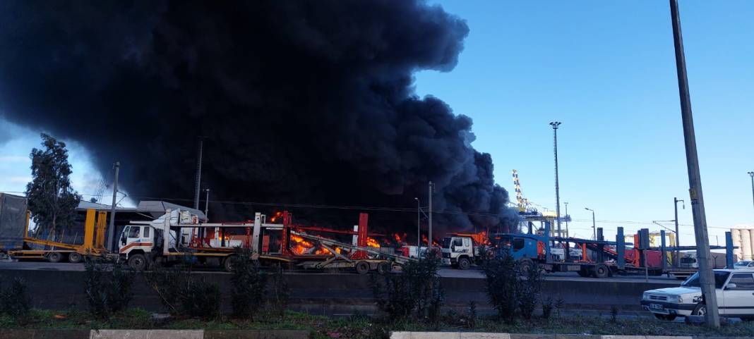 İskenderun Limanı'ndaki yangın devam ediyor 10