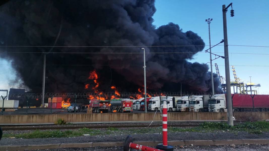 İskenderun Limanı'ndaki yangın devam ediyor 9