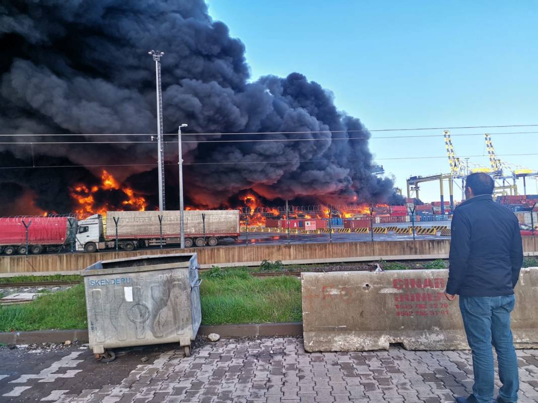 İskenderun Limanı'ndaki yangın devam ediyor 6