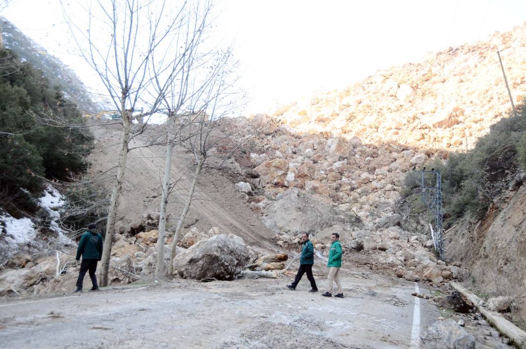 İslahiye'de depremde dağ dağa kavuştu, doğal göl oluştu 1