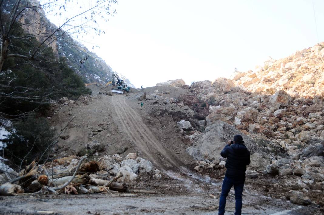 İslahiye'de depremde dağ dağa kavuştu, doğal göl oluştu 4