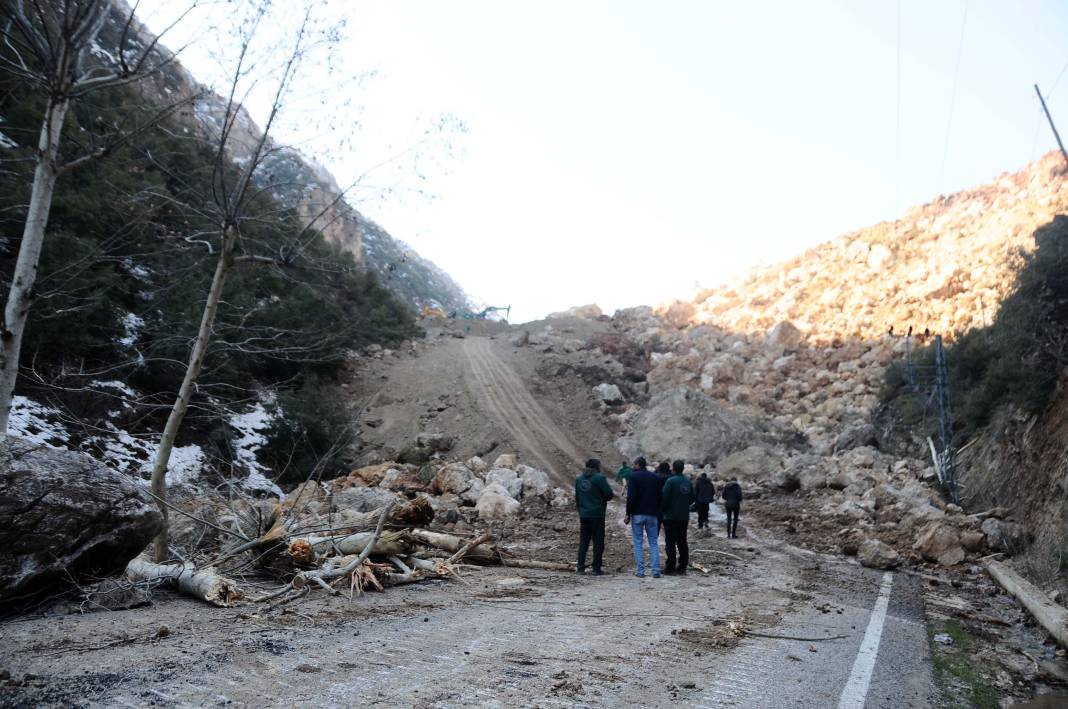 İslahiye'de depremde dağ dağa kavuştu, doğal göl oluştu 5