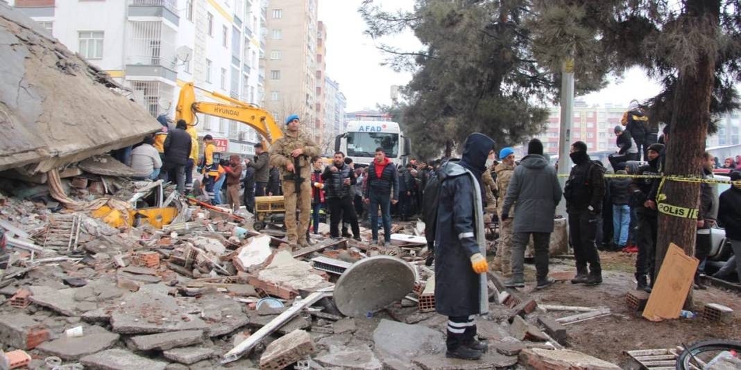 İşte kare kare 10 kenti vuran deprem sonrası hasar 15