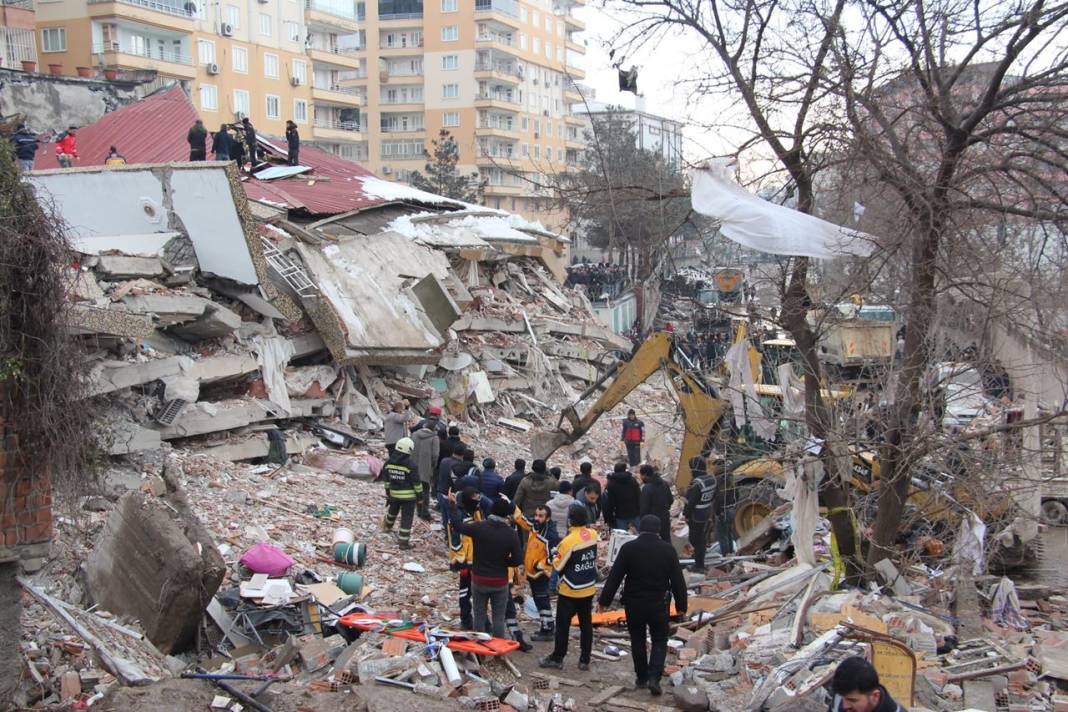 İşte kare kare 10 kenti vuran deprem sonrası hasar 12