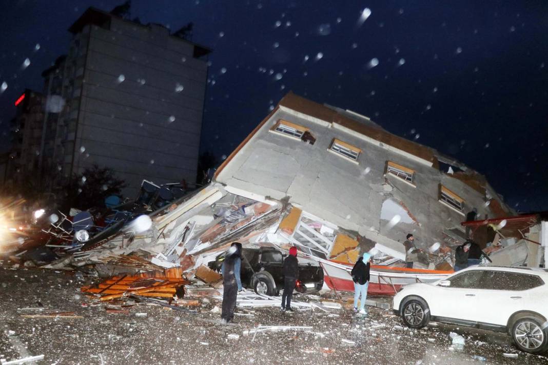 İşte kare kare 10 kenti vuran deprem sonrası hasar 11