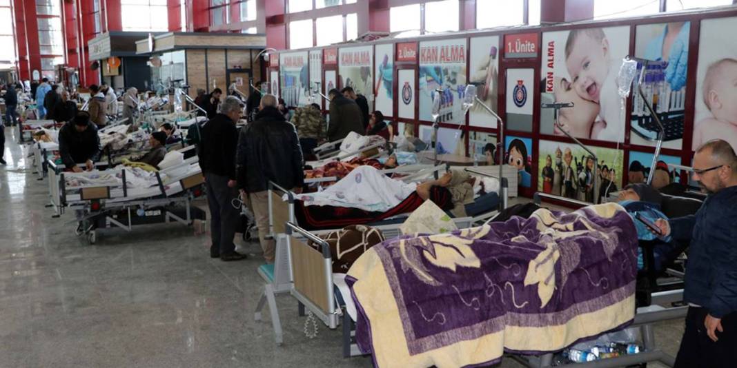 İkinci deprem hastanede risk yarattı: Yaralılar koridorda 1