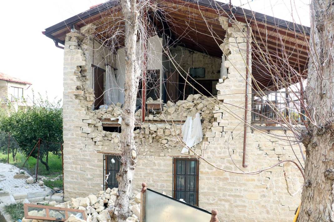 Deprem zarar verdi: Hatay'ın iki Ermeni kilisesinden biri ibadete kapatıldı 1
