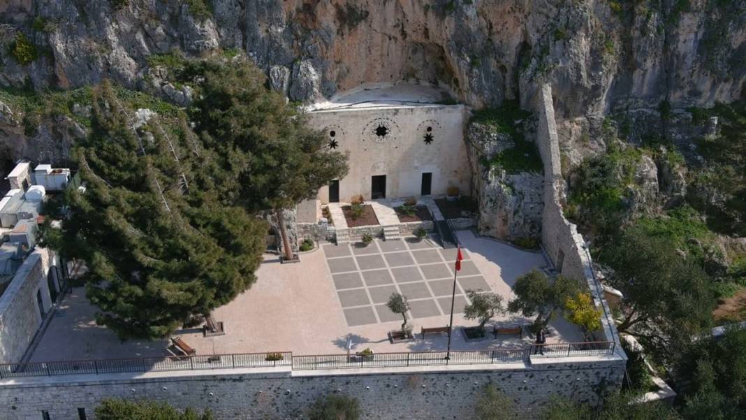 'Dünyanın ilk mağara kilisesi'ni de deprem vurdu 5