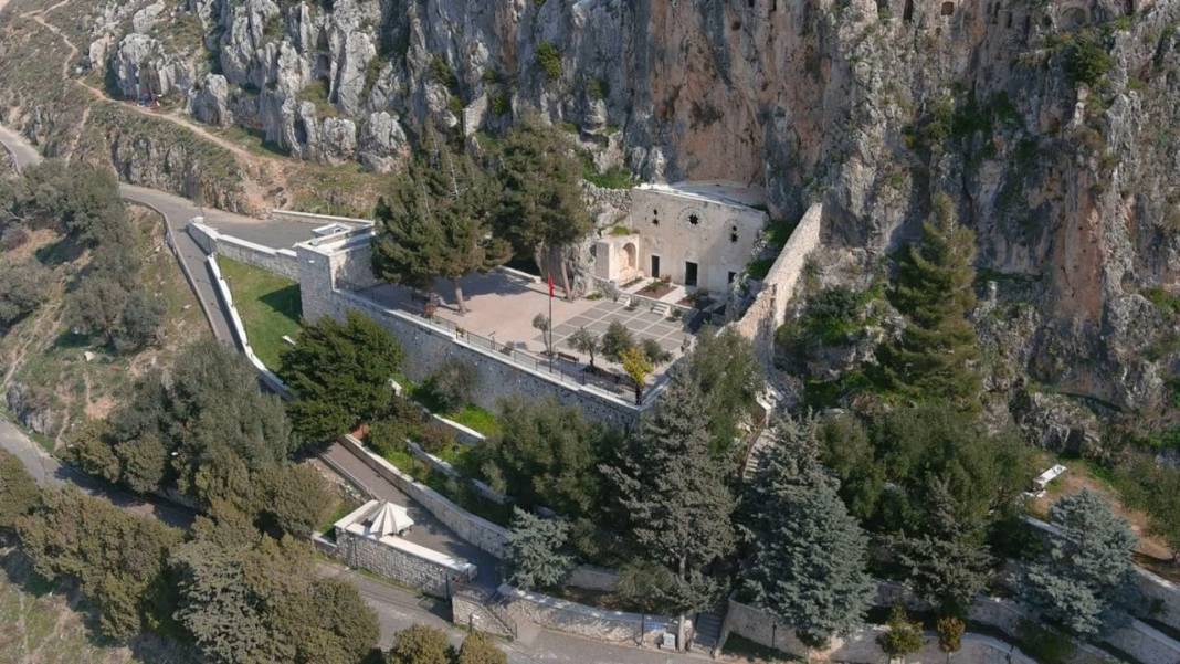 'Dünyanın ilk mağara kilisesi'ni de deprem vurdu 2