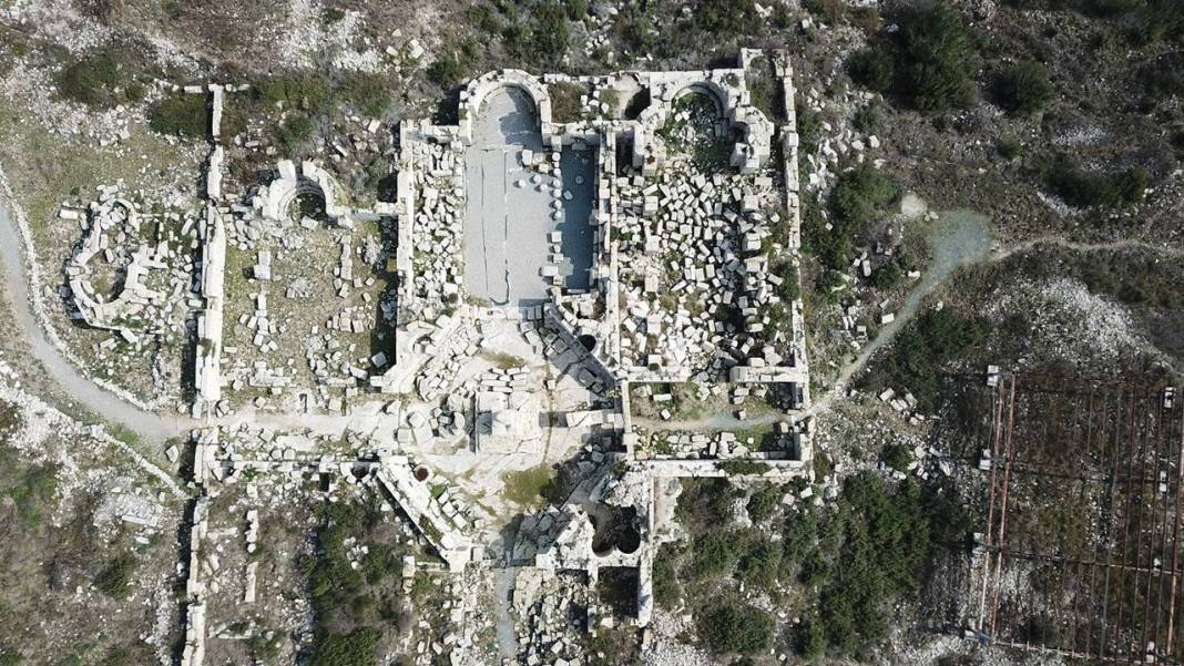 Büyük deprem sonrası kurulan 1500 yıllık manastır, son depremde zarar görmedi 1