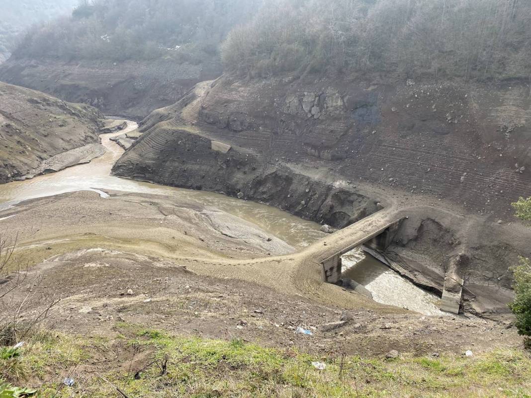 Kuraklığın fotoğrafı: Yuvacık Barajı'nda su seviyesi yüzde 27'ye geriledi 3
