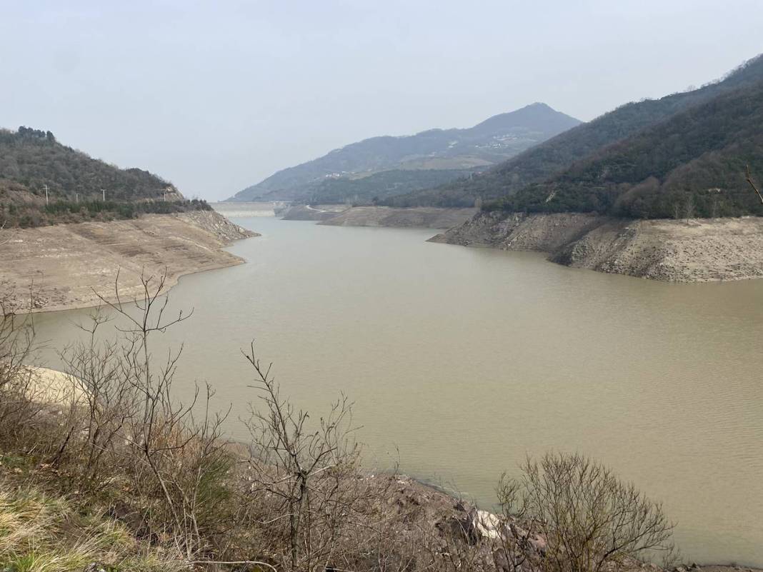 Kuraklığın fotoğrafı: Yuvacık Barajı'nda su seviyesi yüzde 27'ye geriledi 4