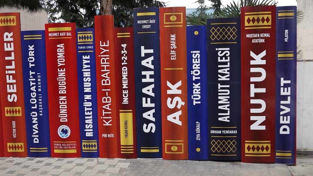 Trabzon'da okul duvarına 'kitap' konsepti 6