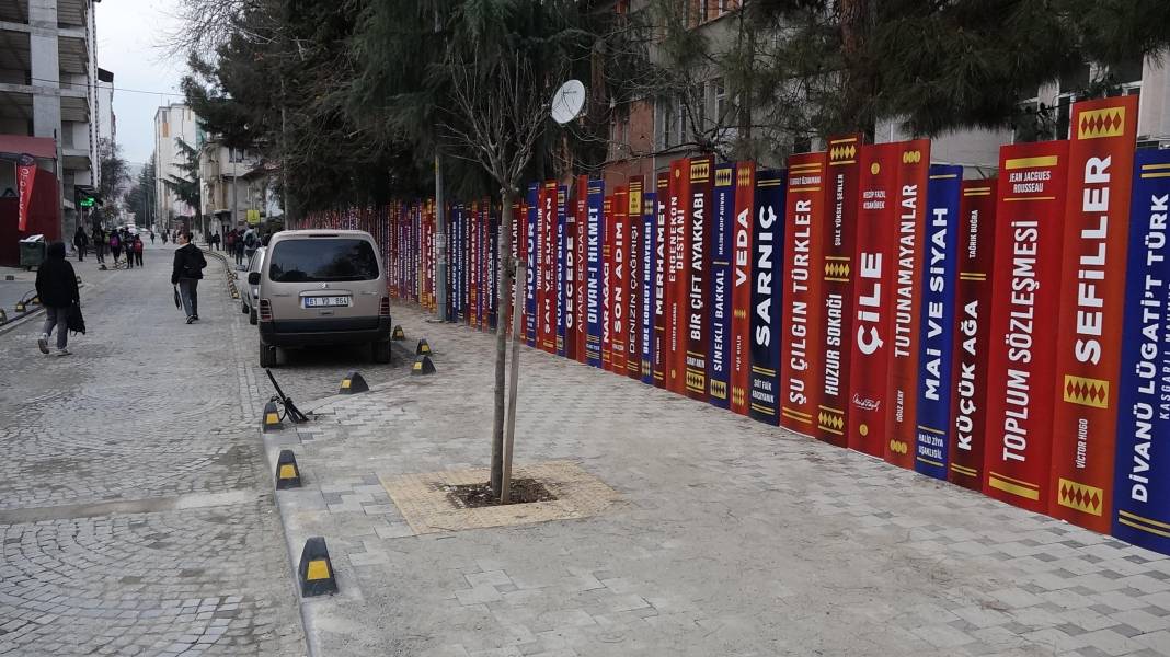 Trabzon'da okul duvarına 'kitap' konsepti 2