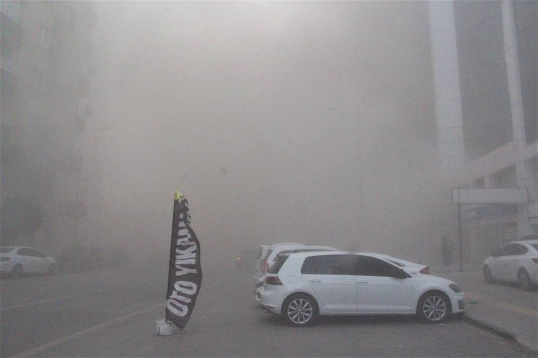 Galeria Sitesi'nin 1 bloku yıkım sırasında çöktü; o anlar kamerada 3