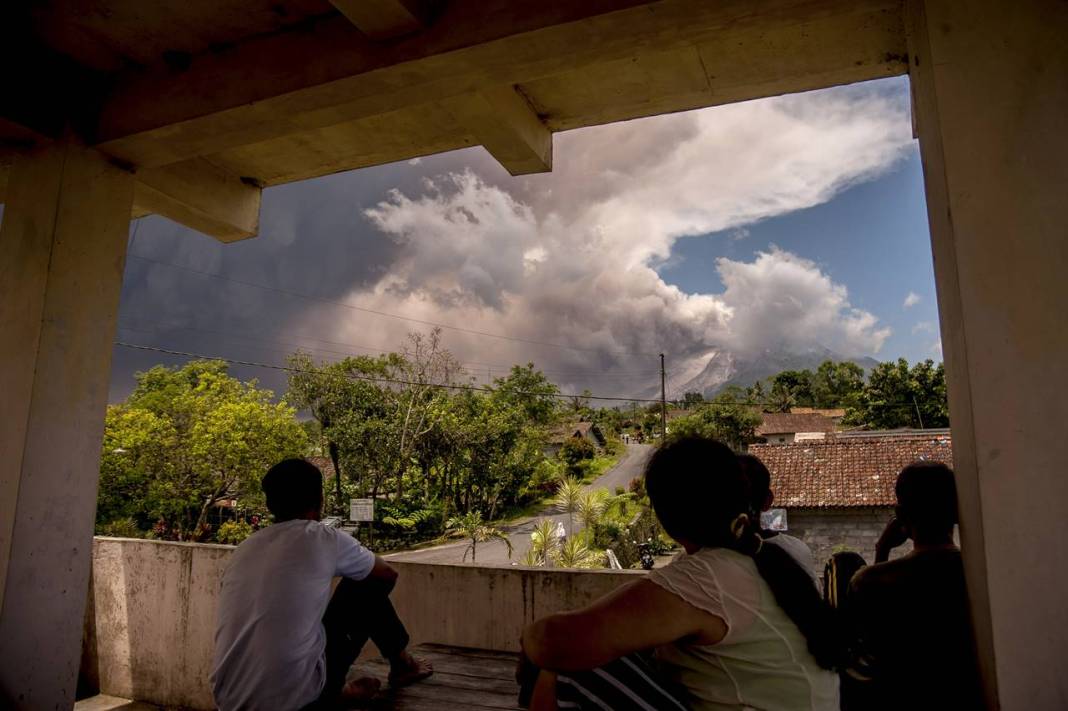Merapi yanardağı yine patladı: Şimdilik korkulan olmadı 6