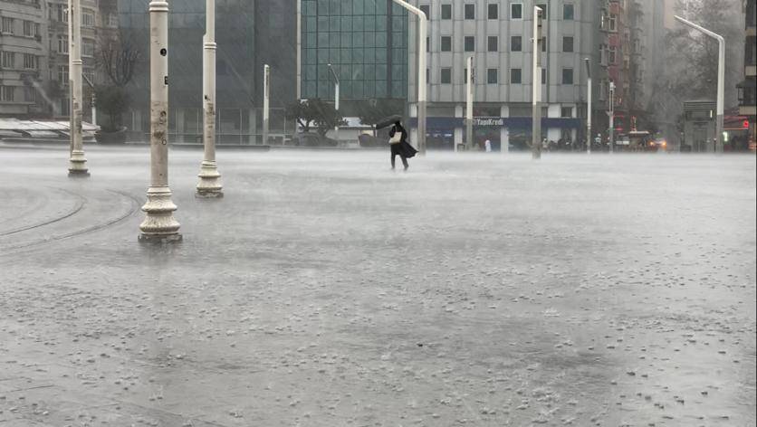 İstanbul'da fırtına ve sağanak yağış etkili oluyor 7