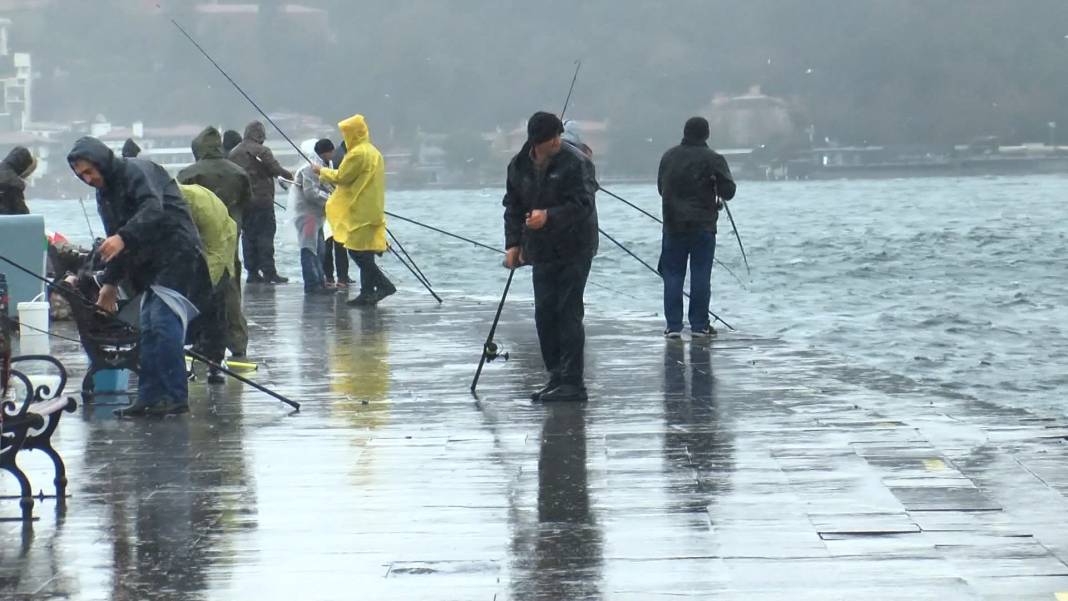 İstanbul'da fırtına ve sağanak yağış etkili oluyor 5