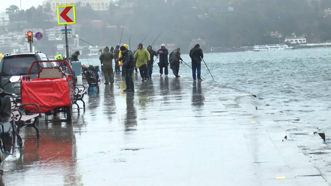 İstanbul'da fırtına ve sağanak yağış etkili oluyor 4