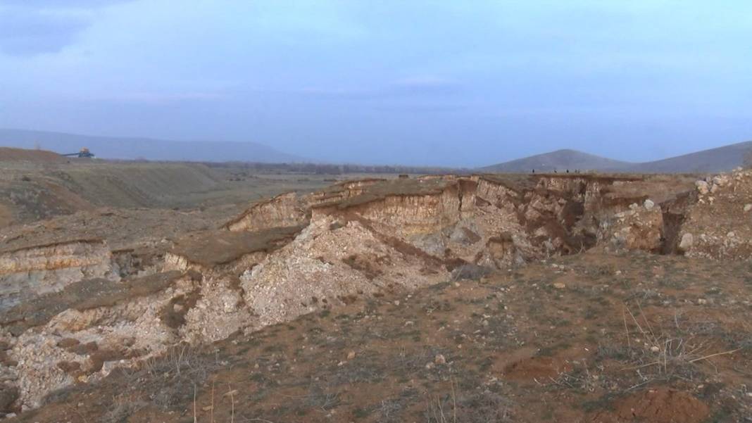 Kahramanmaraş'ta depremden sonra dev yarık 7
