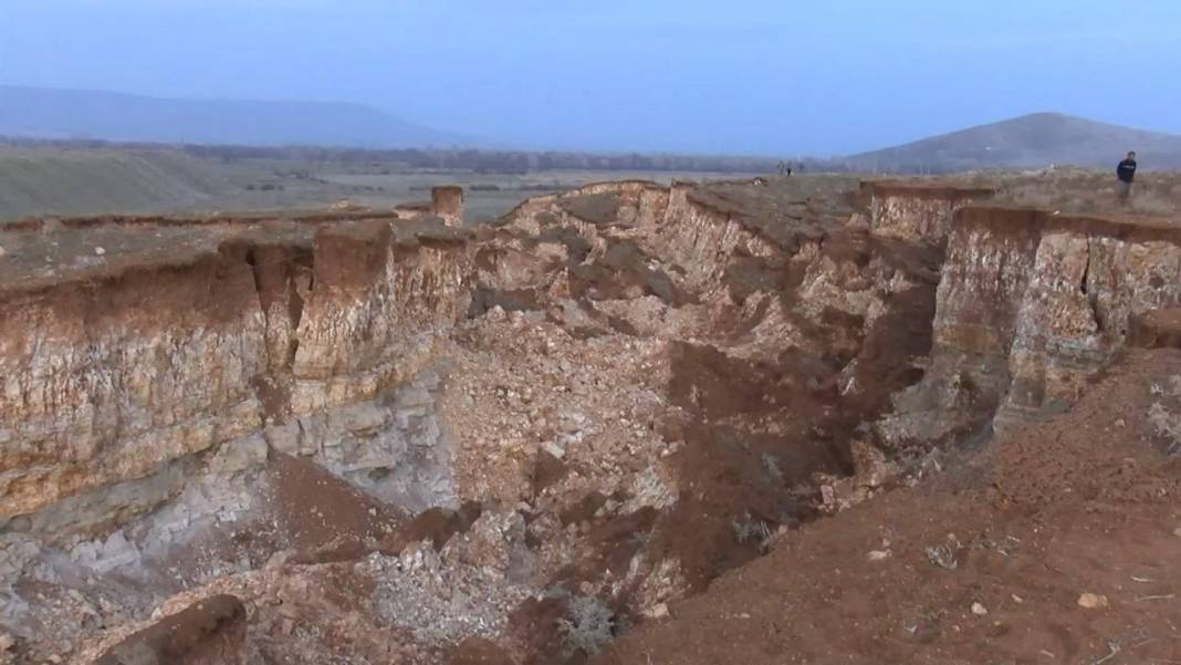 Kahramanmaraş'ta depremden sonra dev yarık 5