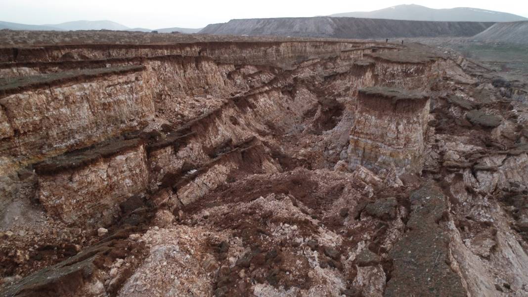 Kahramanmaraş'ta depremden sonra dev yarık 4