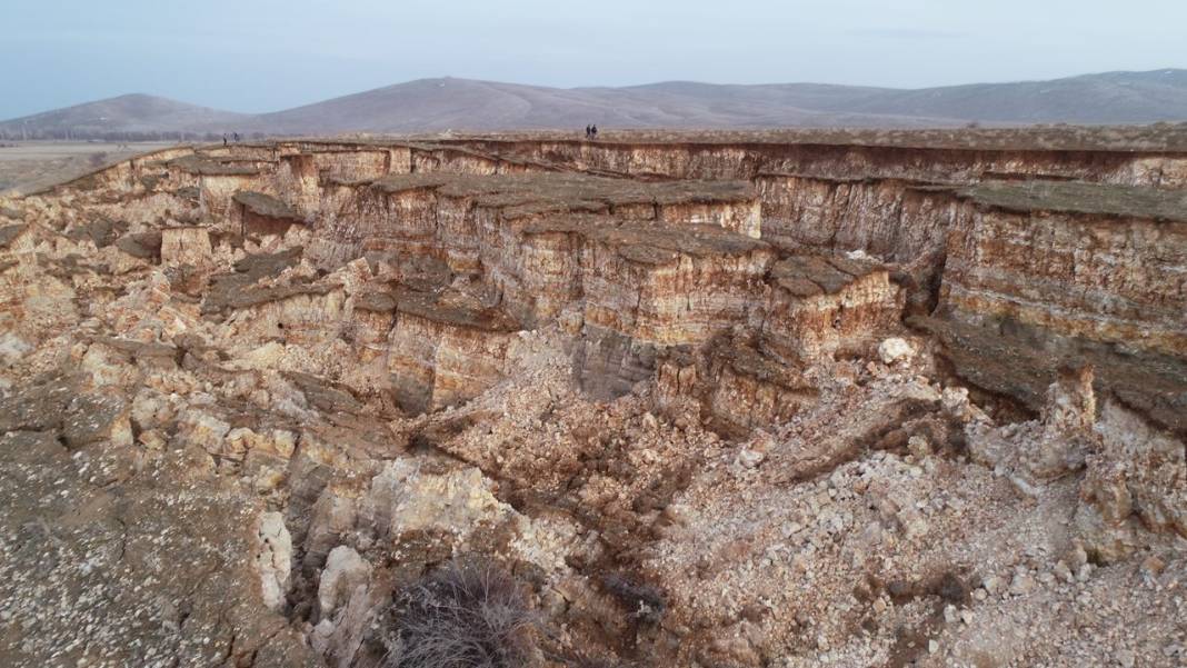Kahramanmaraş'ta depremden sonra dev yarık 3