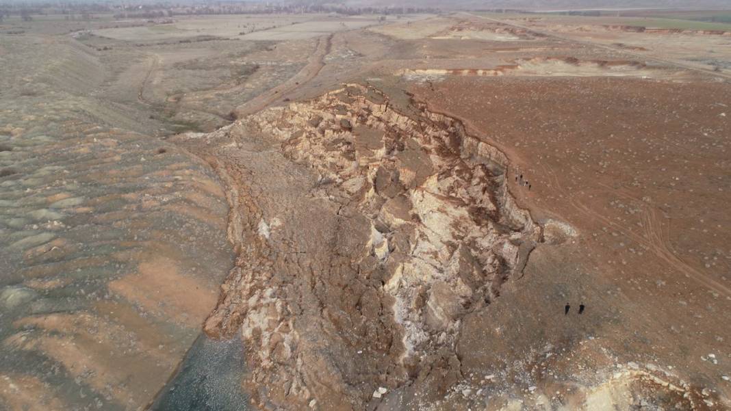 Kahramanmaraş'ta depremden sonra dev yarık 1