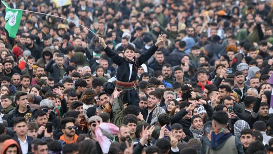 Yurtta Nevruz coşkusu: Yüzbinlerce kişi katıldı, 'istifa' sloganı öne çıktı 4